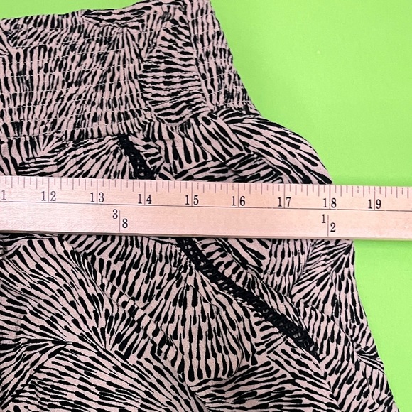 Three Dots Pull On Shorts Size Medium - Picture 6 of 8